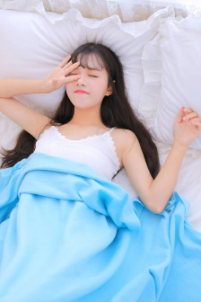 老师用丝袜脚帮我擦精子视频